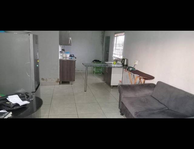 2 BEDROOM HOUSE FOR SALE IN SOTHO SECTION